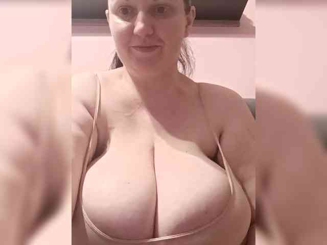 LadyAlma webcam
