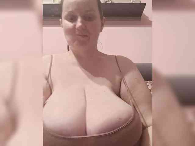 LadyAlma webcam