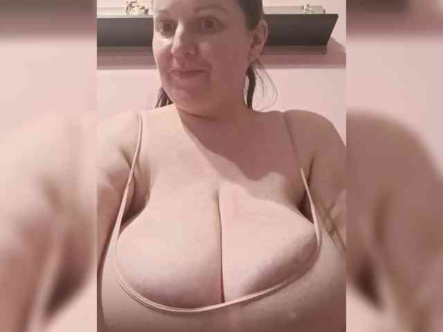 LadyAlma webcam