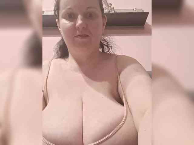 LadyAlma webcam