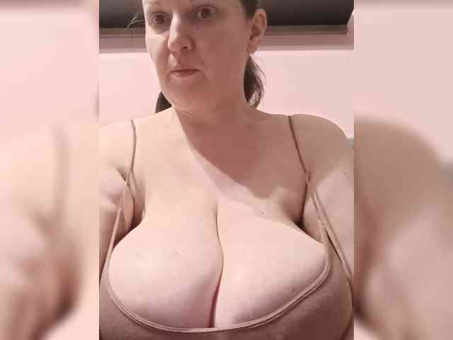 LadyAlma webcam