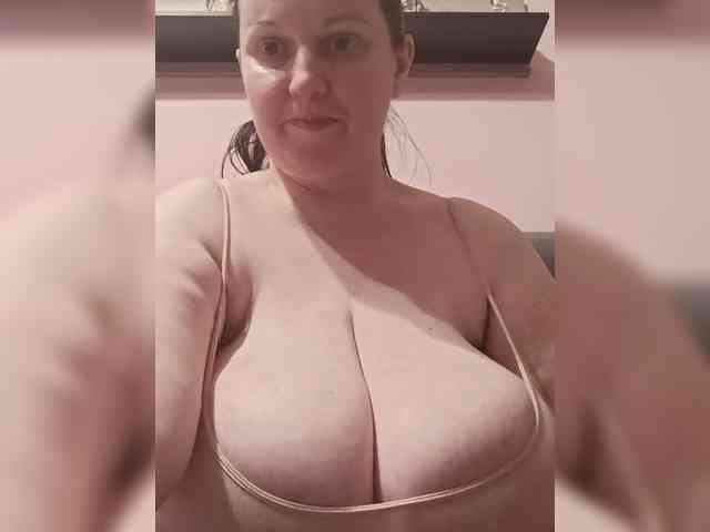 LadyAlma webcam