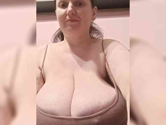 LadyAlma webcam