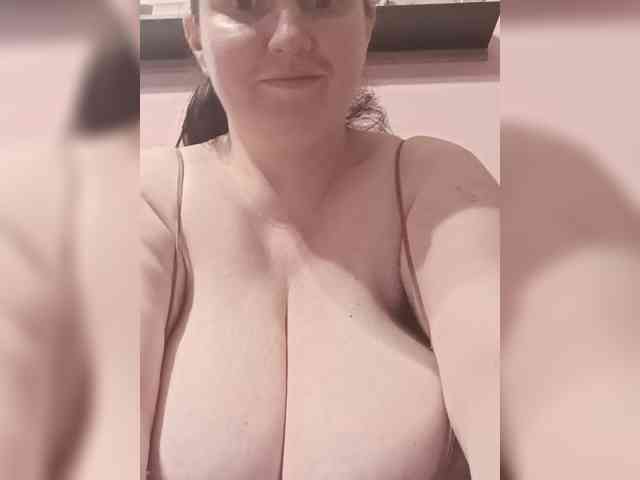 LadyAlma webcam