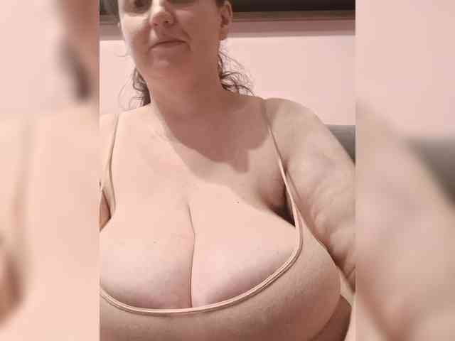LadyAlma webcam
