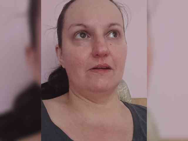 LadyAlma webcam