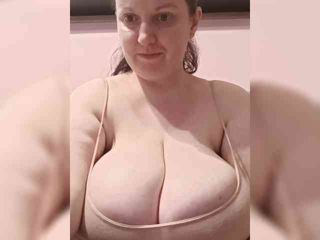 LadyAlma webcam