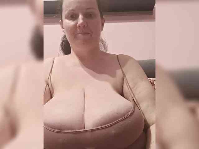 LadyAlma webcam