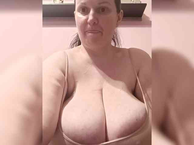 LadyAlma webcam
