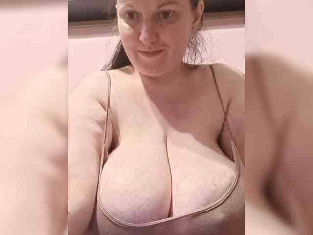 LadyAlma webcam