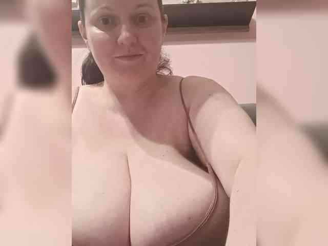 LadyAlma webcam