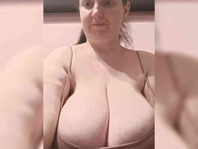 LadyAlma webcam