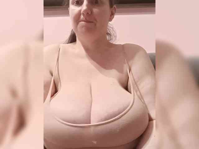 LadyAlma webcam