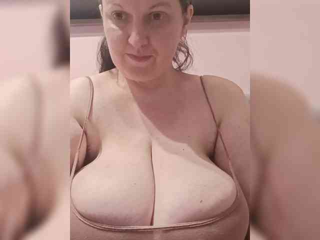 LadyAlma webcam