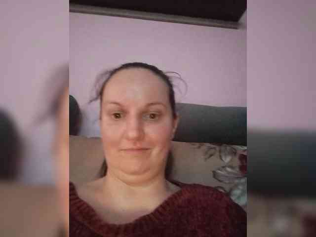 LadyAlma webcam