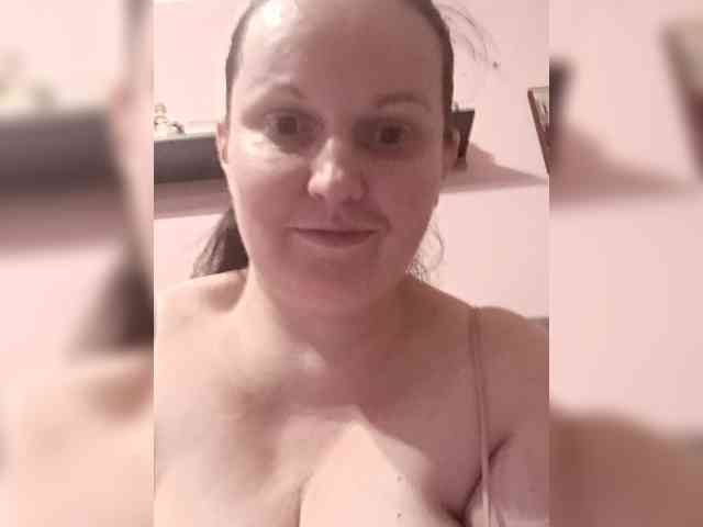 LadyAlma webcam