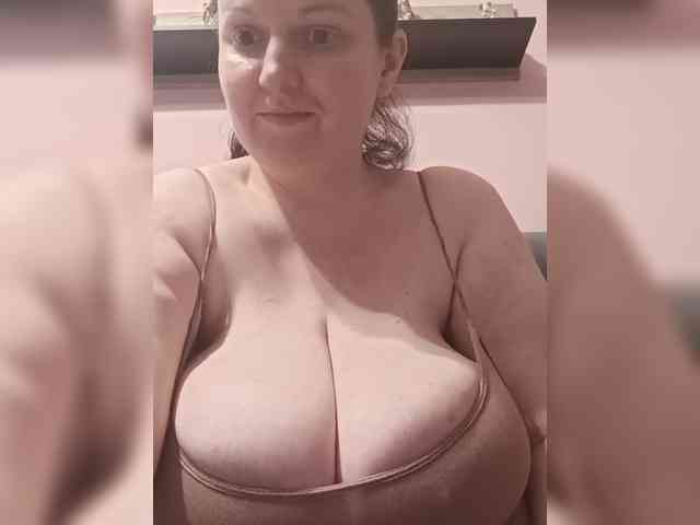 LadyAlma webcam