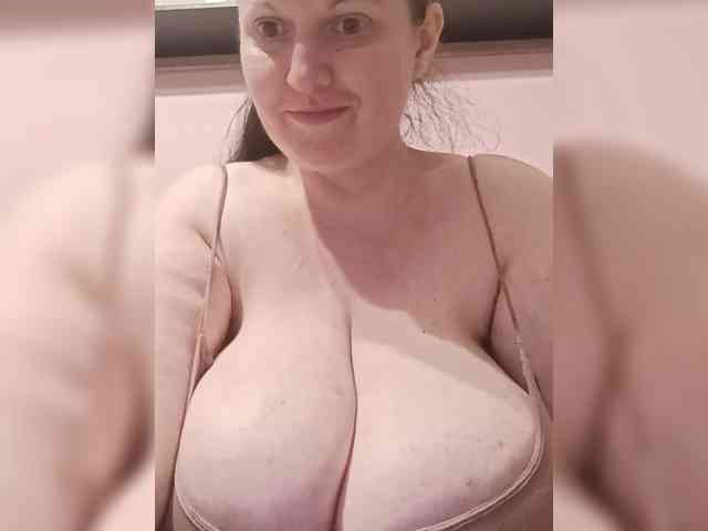 LadyAlma webcam