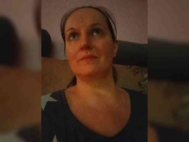 LadyAlma webcam
