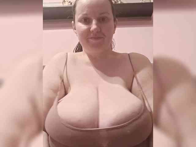 LadyAlma webcam