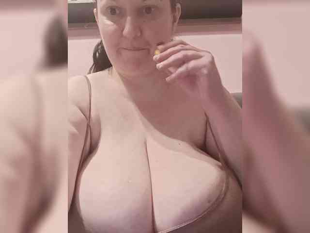 LadyAlma webcam