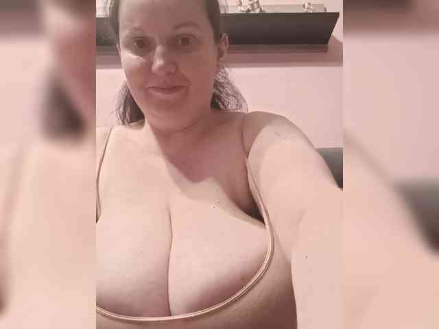 LadyAlma webcam