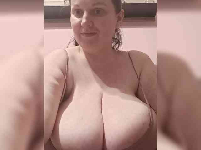 LadyAlma webcam