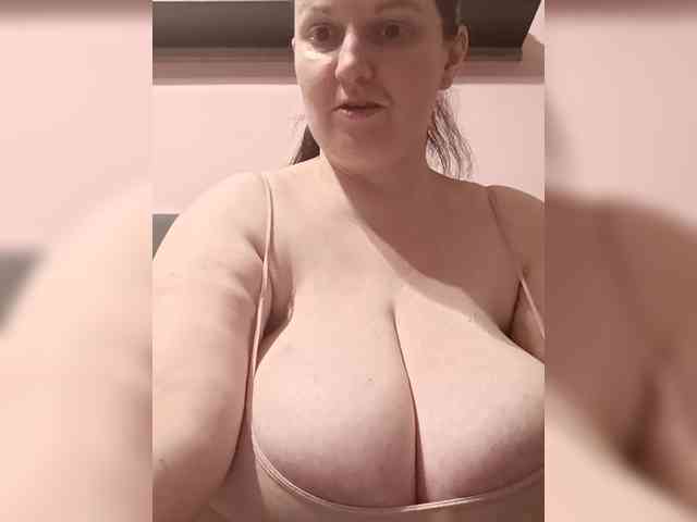 LadyAlma webcam