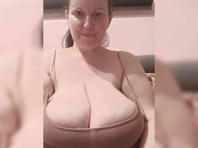 LadyAlma webcam