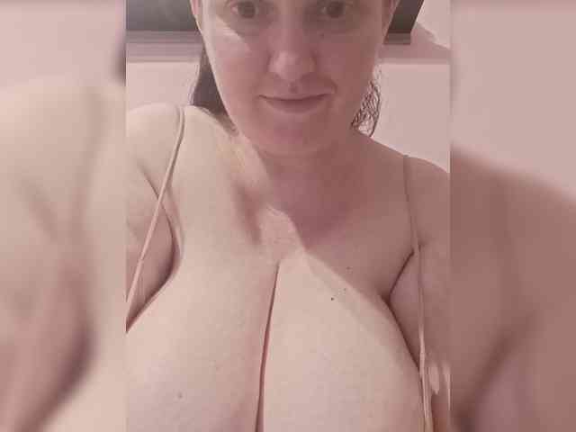 LadyAlma webcam
