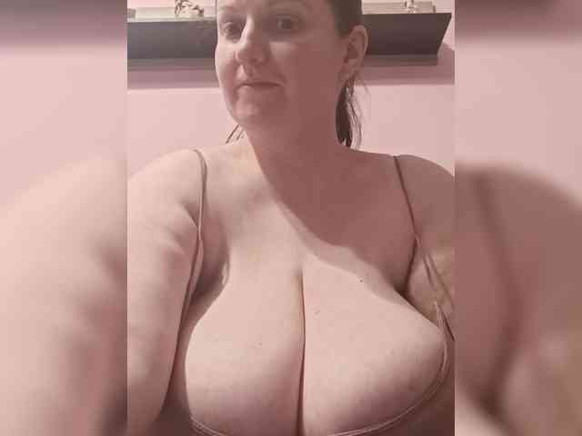 LadyAlma webcam