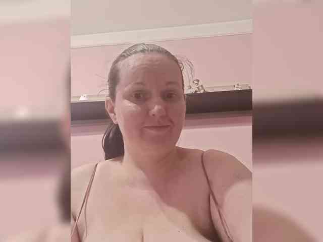 LadyAlma webcam