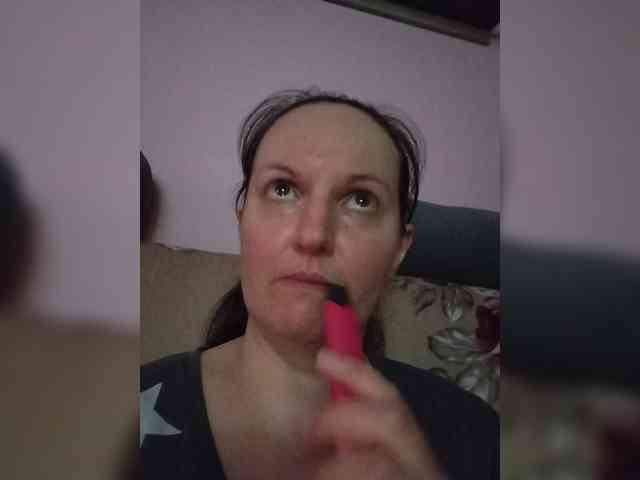 LadyAlma webcam