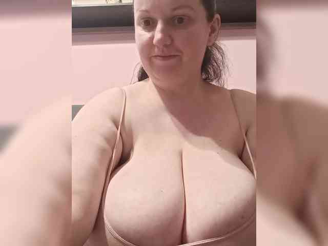 LadyAlma webcam