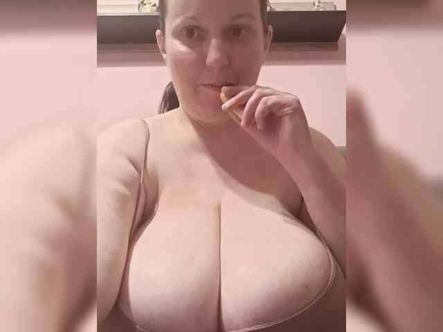 LadyAlma webcam