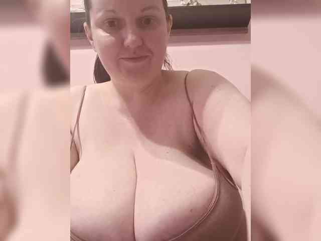 LadyAlma webcam