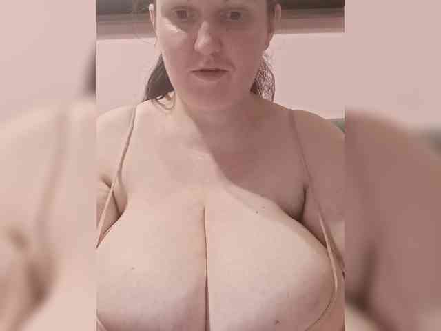 LadyAlma webcam