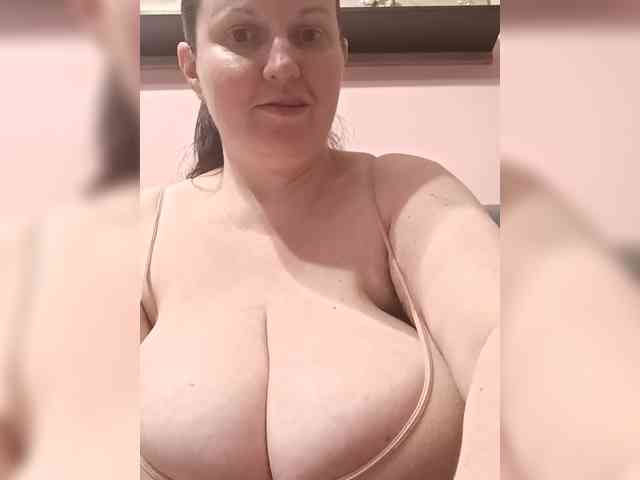 LadyAlma webcam