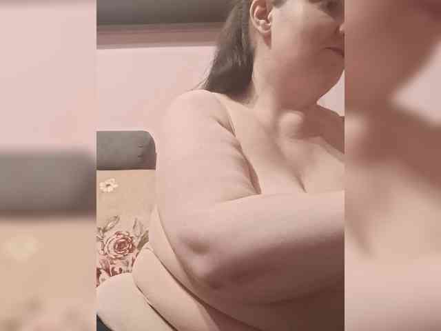 LadyAlma webcam