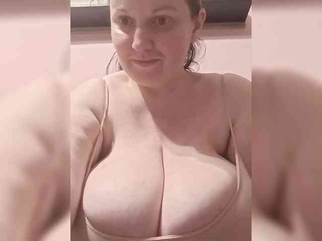 LadyAlma webcam