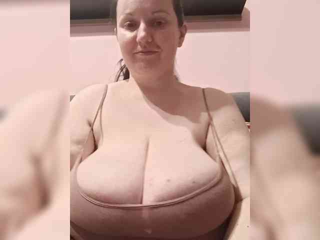LadyAlma webcam
