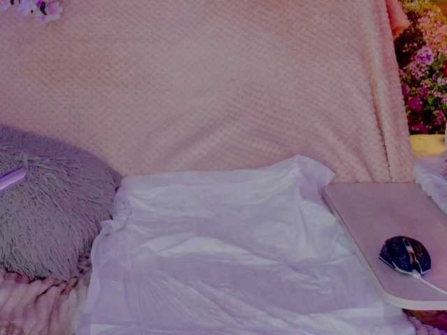 Nicolette69V live cam preview