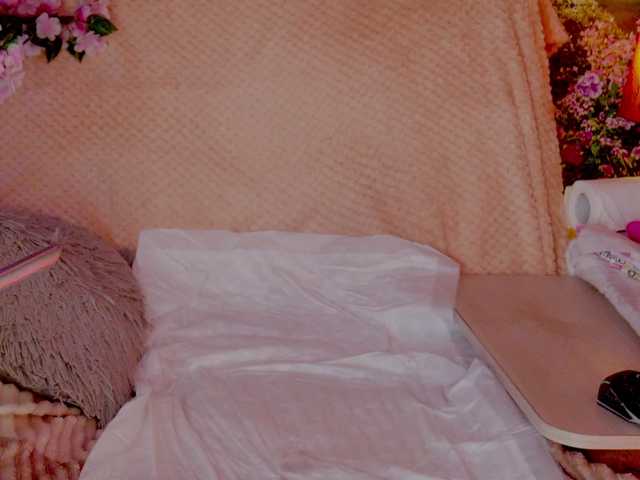 Nicolette69V live cam preview