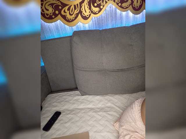 le modèle -Smetanka- est en webcam porno dans un show sur le site bongacams, il possède les tags suivants: White/Caucasian,Brunette,Shaved