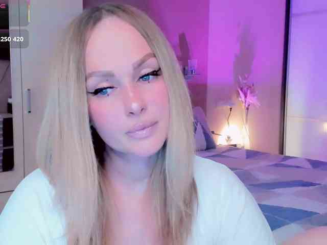 LibbyNora webcam