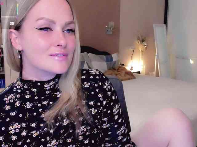 LibbyNora webcam