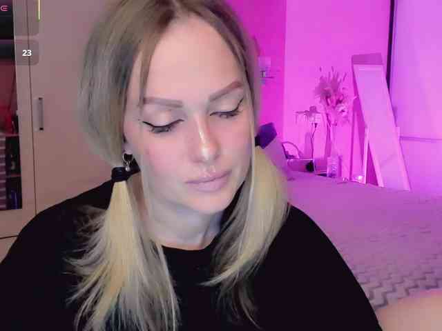 LibbyNora webcam