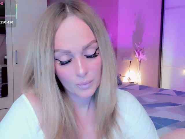 LibbyNora webcam