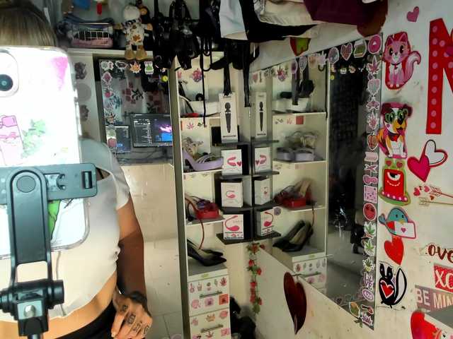 alison-miller live cam on BongaCams