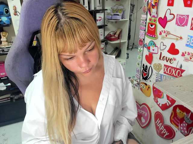 alison-miller live cam on BongaCams
